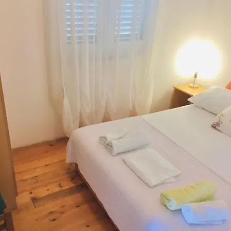Apartment Fuer Drei Personen Komarna