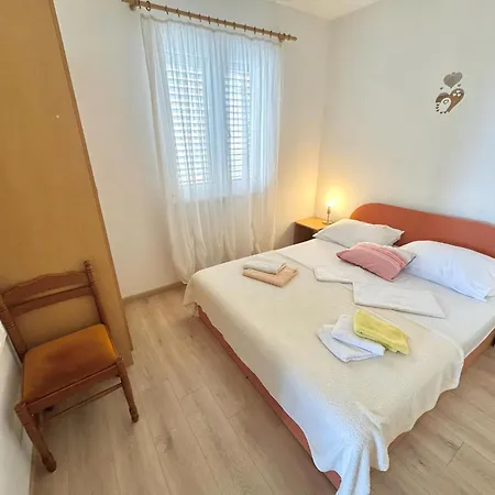 Apartment Fuer Drei Personen Komarna