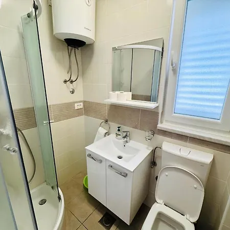 Apartment Fuer Drei Personen Komarna